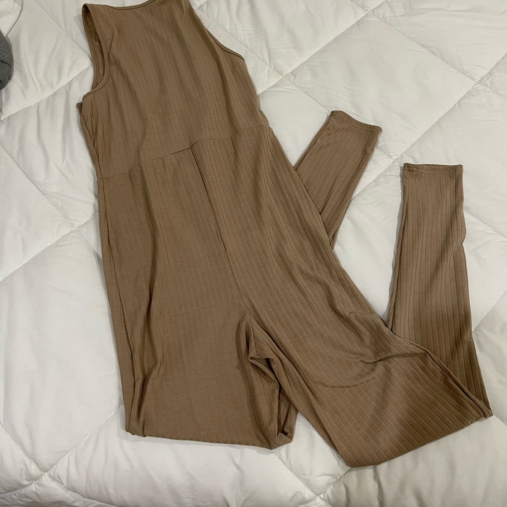MISSGUIDED Tan Ribbed Jumpsuit - Picture 3 of 5